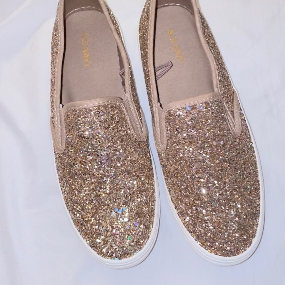 Shoes, in good condition.